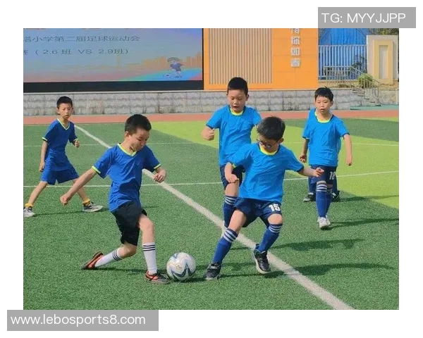 足球夏令营：培养青少年运动精神与团队合作能力的最佳选择